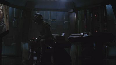 bild aus der news Nichts wird ihm im Weg stehen: Kylo Ren schaut den Trailer zu "Rogue One: A Star Wars Story"