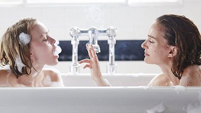 bild aus der news Im ersten Trailer zu "Planetarium" behaupten Natalie Portman und Lily-Rose Depp, in Kontakt mit Geistern treten zu können