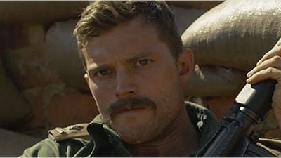 bild aus der news Mit Schnauzer und Sturmgewehr: Im ersten deutschen Trailer zu "Jadotville" zeigt sich Jamie Dornan von einer anderen Seite