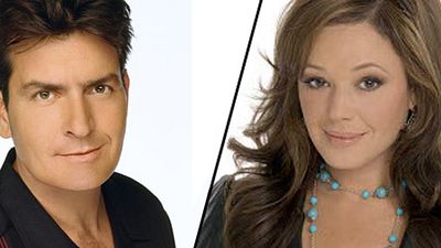 bild aus der news Charlie Sheen und "King of Queens"-Star Leah Remini spielen Sohn und Stiefmutter in "Mad Families"