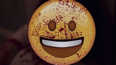 bild aus der news "Wink": In Alex J. Manns Kurzfilm macht ein dämonisches Emoji Jagd auf eine junge Frau
