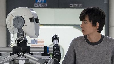 bild aus der news "Den Sternen so nah": Deutsche Posterpremiere zur Sci-Fi-Romanze mit Asa Butterfield und Britt Robertson