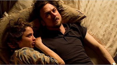 bild aus der news "Die Blumen von gestern": Erster Trailer zur Historien-Komödie mit Lars Eidinger und Hannah Herzsprung