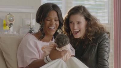 bild aus der news Eiskönigin am Strand: "Frozens" Elsa-Sprecherin Idina Menzel im ersten Trailer zu "Beaches"