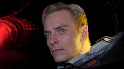 bild aus der news "Alien: Covenant": Michael Fassbender am Klavier auf einem weiteren neuen Bild zum "Prometheus"-Sequel