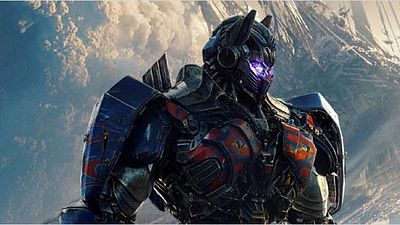 bild aus der news Auf Cybertron? Mark Wahlberg und Laura Haddock erkunden fremdes Terrain auf neuem Bild zu "Transformers 5: The Last Knight"