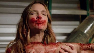 bild aus der news Erster langer Trailer zu "Santa Clarita Diet": Drew Barrymore hat ihre Mitmenschen zum Fressen gern