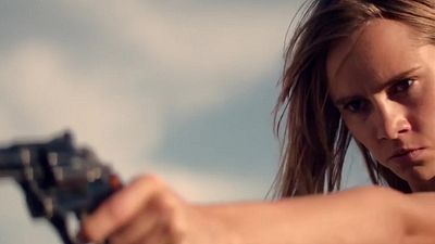 bild aus der news Dystopie in der Wüste: Durchgeknallter Trailer zu "The Bad Batch" mit Jason Momoa, Keanu Reeves und Suki Waterhouse