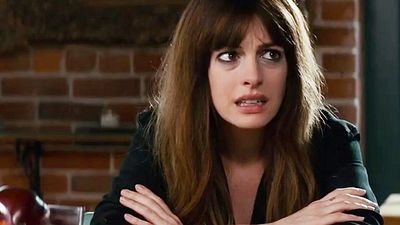 bild aus der news Die mit dem Monster tanzt: Anne Hathaway zerstört im neuen "Colossal"-Trailer eine Großstadt