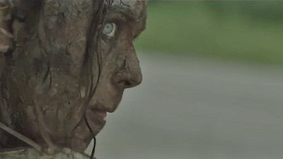 bild aus der news Wie man die Zombie-Apokalypse überlebt: Neuer Trailer zum starken Horror-Thriller "Here Alone"