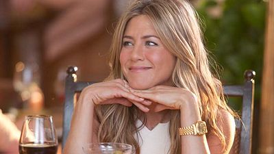 bild aus der news "Dumplin‘": Jennifer Aniston als ehemalige Schönheitskönigin in Jugendbuch-Adaption