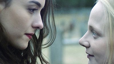 bild aus der news Lesbische Liebe und gruselige Erscheinungen im ersten Trailer zu "Sweet, Sweet Lonely Girl"