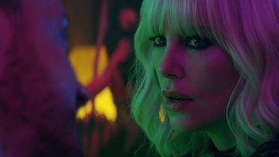 bild aus der news "Atomic Blonde": Im neuen Trailer zur Agenten-Action kämpft sich Charlize Theron stilsicher durch Berlin 