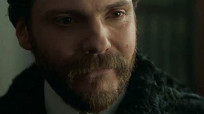 bild aus der news Düsterer erster Trailer zu "The Alienist": Daniel Brühl, Luke Evans und Dakota Fanning auf Serienkiller-Jagd