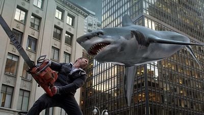 bild aus der news Besetzung von "Sharknado 5: Global Swarming" steht: Unter anderem Tony Hawk setzt sich gegen die Hai-Attacke zur Wehr