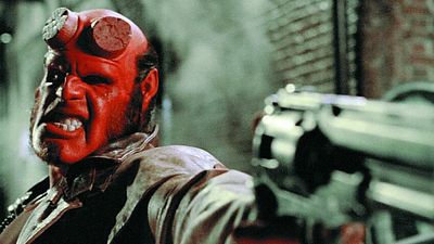 bild aus der news Mit Bildbeweis: Der neue Höllenjunge David Harbour holt sich für "Hellboy: Rise Of The Blood Queen" Tipps bei Ron Perlman