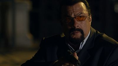 bild aus der news "End Of A Gun – Wo Gerechtigkeit herrscht": In der deutschen Trailerpremiere haut Steven Seagal gehörig auf den Putz