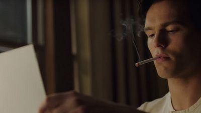 bild aus der news "Rebel In The Rye": Kevin Spacey ist Nicholas Hoults Mentor im emotionalen Trailer zum J. D. Salinger-Biopic