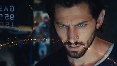 bild aus der news "2:22 – Zeit für die Liebe": Deutscher Trailer zur Thriller-Romanze mit Michiel Huisman und Teresa Palmer