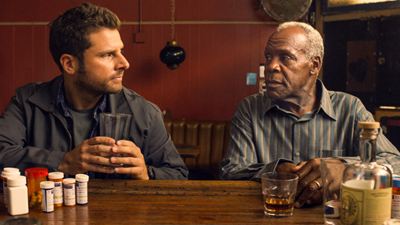 "Pushing Dead": Danny Glover und James Roday im Trailer zur Kino-Tragikomödie