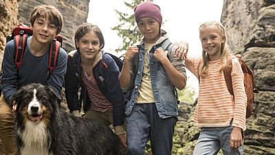 bild aus der news Julian und Dick, Anne und George und Timmy, der Hund: Erster Trailer zu "Fünf Freunde und das Tal der Dinosaurier"