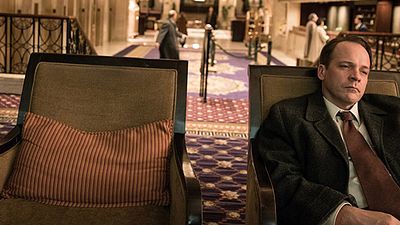 bild aus der news Die CIA, LSD und der Tod eines Familienvaters: Erster Trailer zur Netflix-Serie "Wermut" mit Peter Sarsgaard