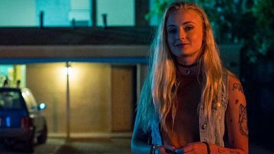 bild aus der news "Josie": Trailer zum sexuell aufgeladenen Noir-Thriller mit "Game Of Thrones"-Star Sophie Turner