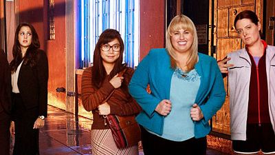 bild aus der news "Super Fun Night": Rebel Wilson und ihre Stubenhocker-Crew ab heute auf Chaos-Kurs bei Sixx