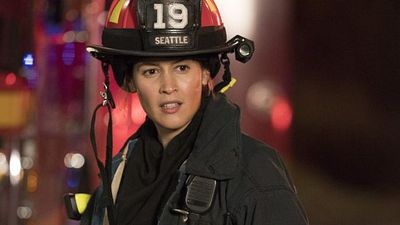 bild aus der news "Grey's Anatomy": Trailer zur neuen Episode, in der das Feuerwehr-Spin-off "Station 19" angeteasert wird