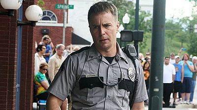 bild aus der news "The One And Only Ivan": Sam Rockwell gesellt sich als Gorilla zu Angelina Jolies Elefantin