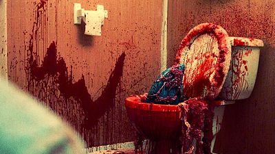 bild aus der news Der Killer kommt durchs Klo: Trailer zum Hai-Trash "House Shark"