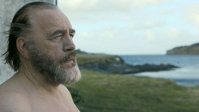 bild aus der news Deutscher Trailer zur Bestseller-Verfilmung "Das etruskische Lächeln" mit Brian Cox