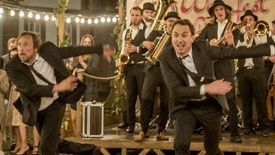 bild aus der news Exklusiv bei uns zuerst: Trailer zur Road-Movie-Komödie "25 KM/H" mit Lars Eidinger und Bjarne Mädel