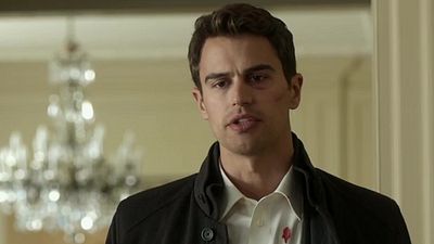 bild aus der news "Die Bestimmung"-Star Theo James lernt im ersten Trailer "Backstabbing For Beginners"