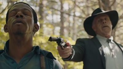 "The Escape of Prisoner 614": Erster Trailer zur Western-Komödie mit Ron Perlman als gnadenlosem Sheriff