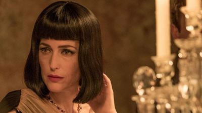 Hat nichts mit Architektur zu tun: Deutscher Trailer zur Agatha-Christie-Adaption "Das krumme Haus" mit Gillian Anderson