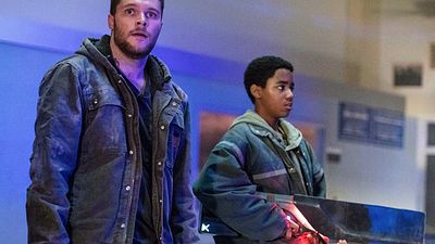 bild aus der news Alien-Knarren und James Franco als Gangsterboss: Erster deutscher Trailer zum Sci-Fi-Actioner "Kin"