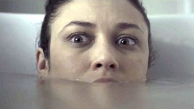 Im ersten Trailer zu "Mara" lassen die bösen Dämonen Olga Kurylenko nicht mal in der Badewanne in Ruhe