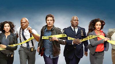 bild aus der news Mit neuem Sender: Die Stars von "Brooklyn Nine-Nine" feiern den Drehstart der 6. Staffel