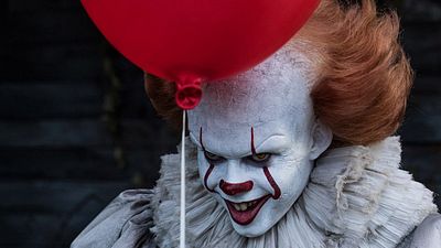 bild aus der news "Stephen Kings Es 2": Jessica Chastain feiert Drehende mit blutigem Foto