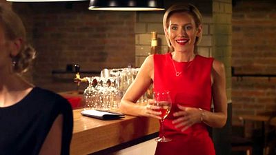 bild aus der news Täglich grüßt der Kavalier: Im Trailer zu "Immer wieder Valentinstag" wird eine Frau zur Liebe gezwungen