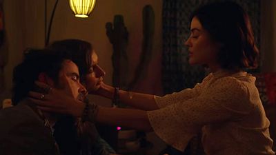 bild aus der news Im Trailer zu "The Unicorn" hat ein Paar (fast) einen Dreier mit "Pretty Little Liars"-Star Lucy Hale