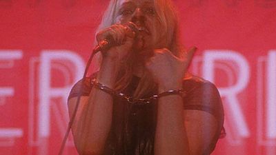 bild aus der news Punk ist tot: Im Trailer zu "Her Smell" kämpft "Handmaid’s Tale"-Star Elisabeth Moss ums Überleben