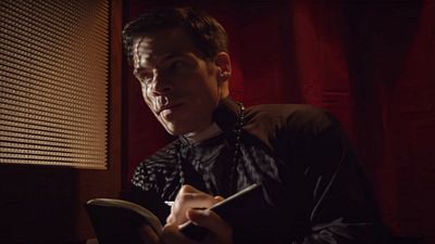 bild aus der news Halb Priester, halb Dino: Im Trailer zu "The VelociPastor" geht es selbst Ninjas an den Kragen!