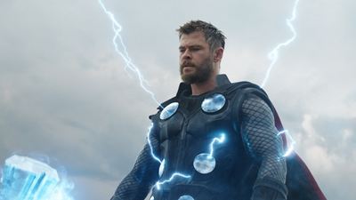 Schaut euch an, wie er zum "Avengers 4"-Thor wurde: Chris Hemsworth singt das traurigste Lied der Welt