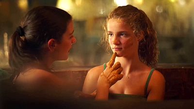 bild aus der news Verknallt in einen Flüchtling: Trailer zum Teenager-Drama "Sunburned"