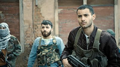 bild aus der news "Nur ein Augenblick"-Trailer: Im Kino-Kriegsfilm soll der Bruder aus einem Folterknast befreit werden