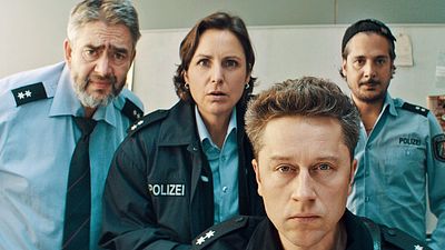 bild aus der news Im Trailer zur Komödie "Faking Bullshit" werden Polizisten kriminell, damit sie ihre Jobs behalten