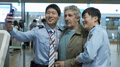 bild aus der news "Bon Voyage!": Im deutschen Trailer zur Komödie verschlägt es einen Franzosen nach Südkorea