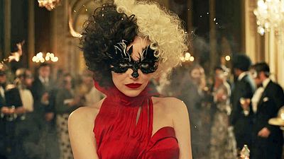 bild aus der news Erinnert an "Joker": Im Trailer zu Disneys "Cruella" verfällt die Kultfigur dem Rausch des Wahnsinns